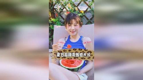 夏日吃瓜女孩