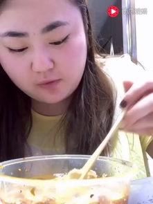 彤彤妹妹吃瓜,彤彤妹妹的甜蜜瓜果时光